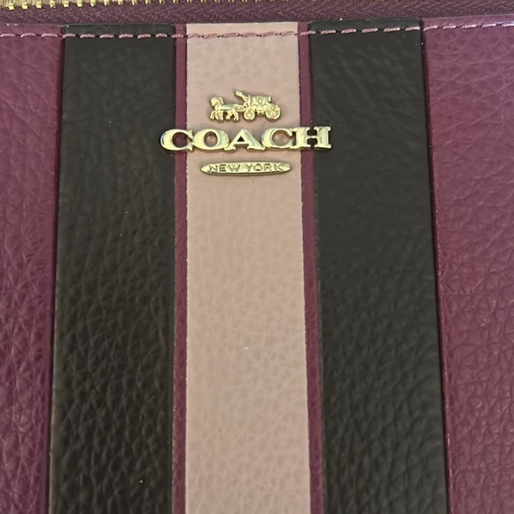 Preloved Coach Long Zip Around Wallet In Signature Canvas Dark Brown - Picture 2 of 5
